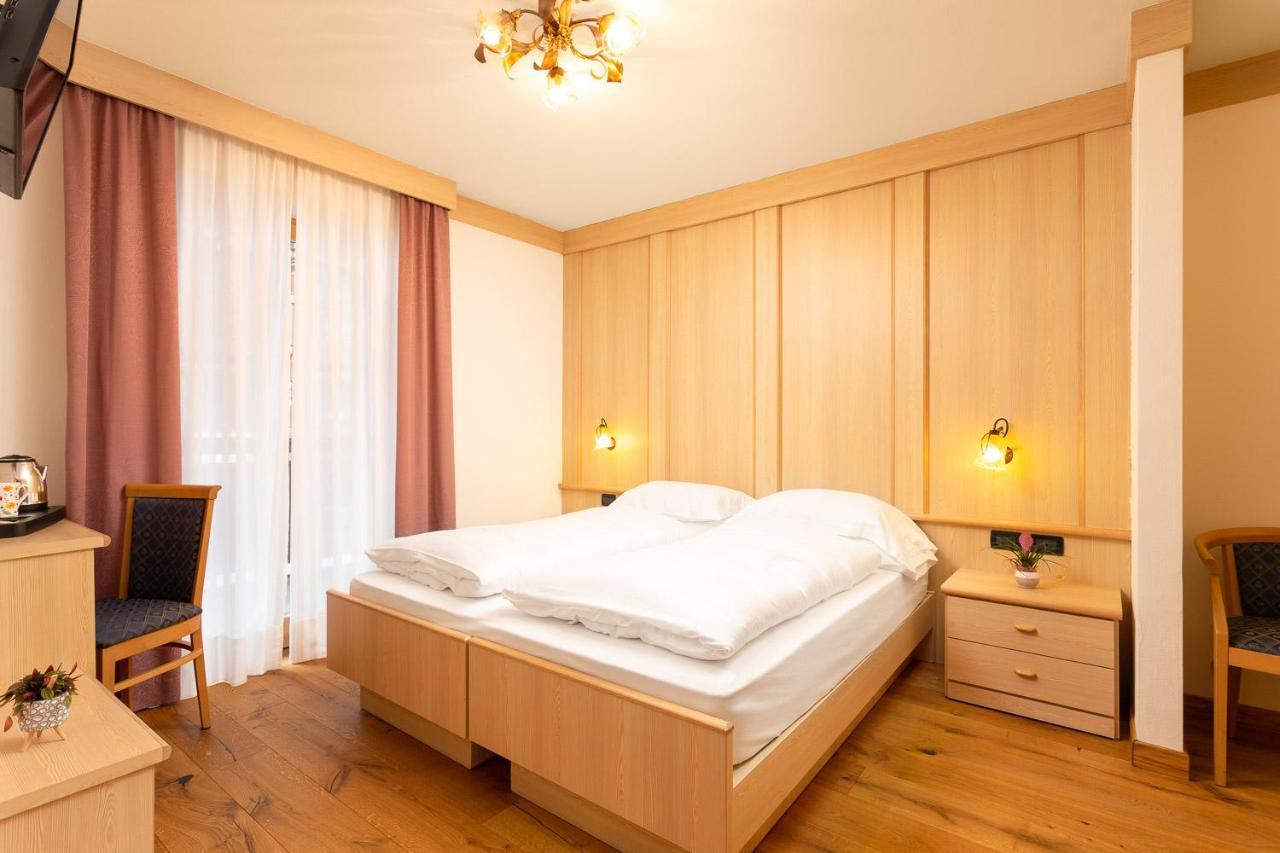 Hotel Pareda Canazei Bagian luar foto