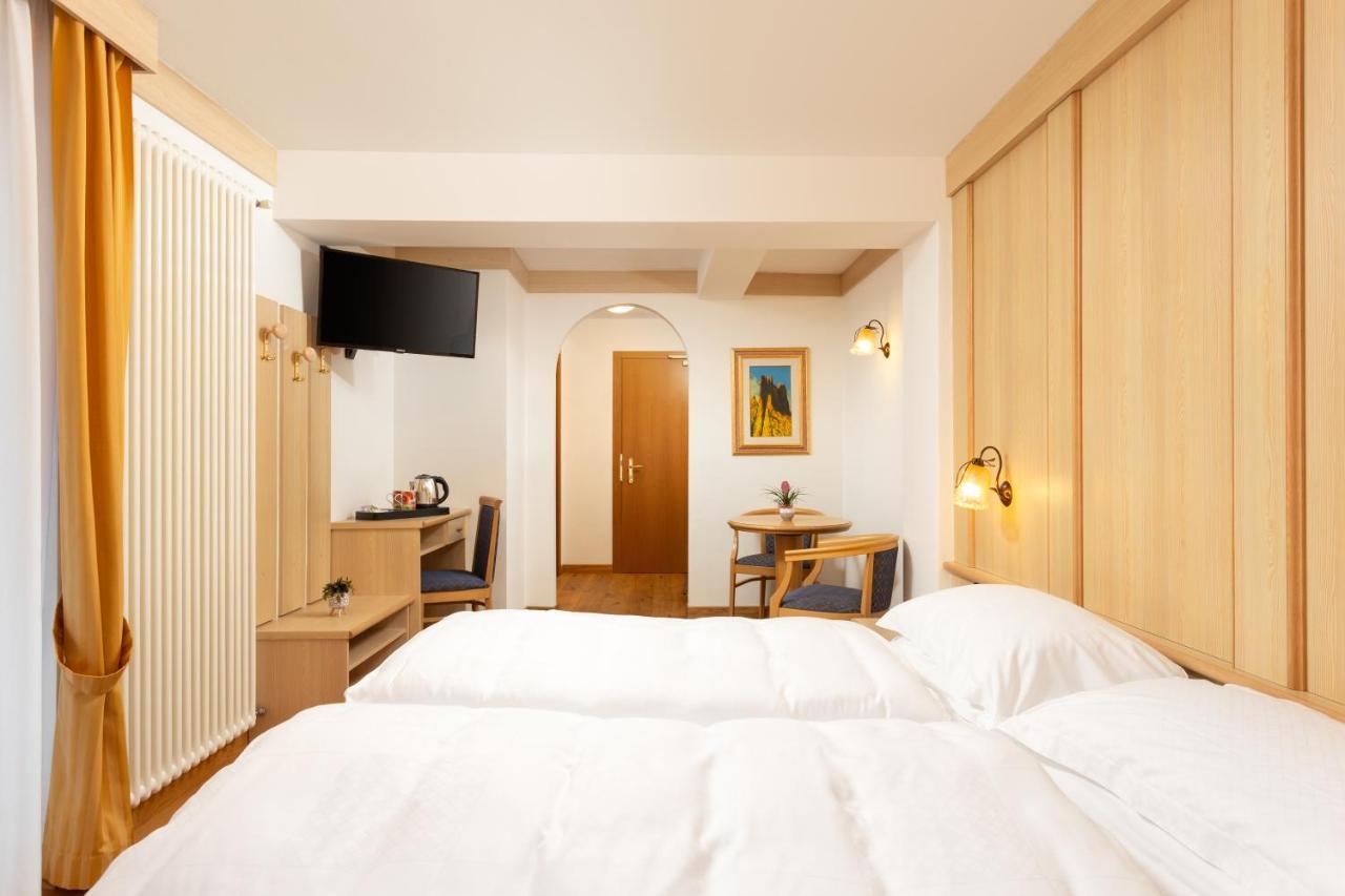 Hotel Pareda Canazei Bagian luar foto