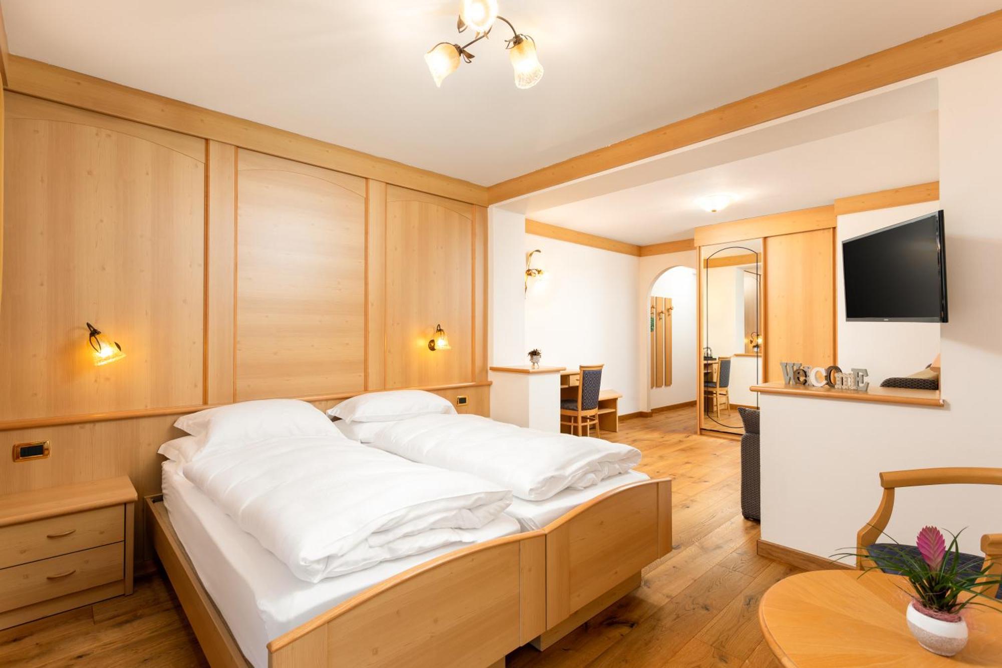 Hotel Pareda Canazei Bagian luar foto
