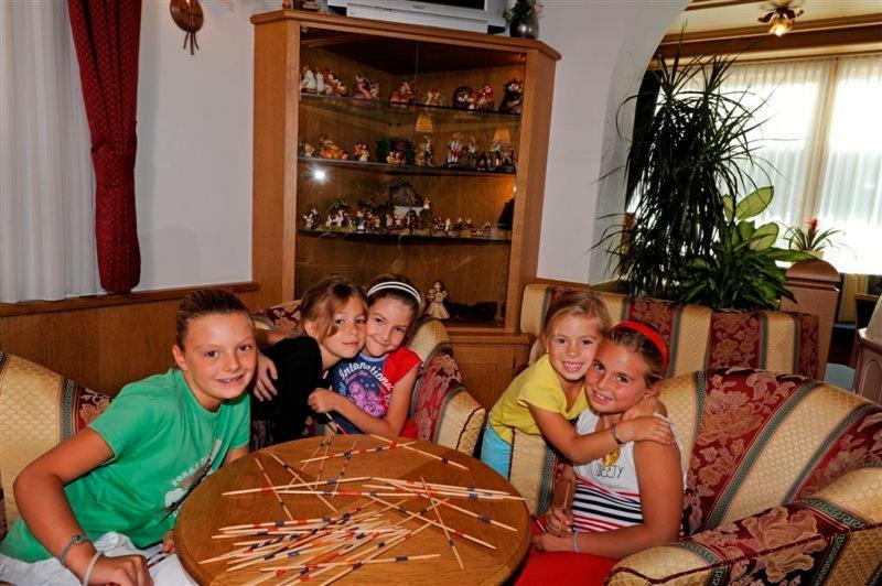 Hotel Pareda Canazei Bagian luar foto